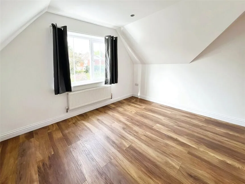 Hillside Avenue, Strood, Kent, ME2, photo 3