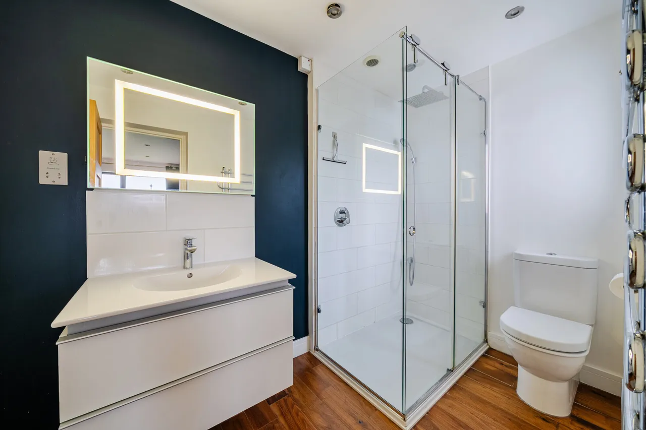 Salisbury Road, Marlborough, SN8, photo 4