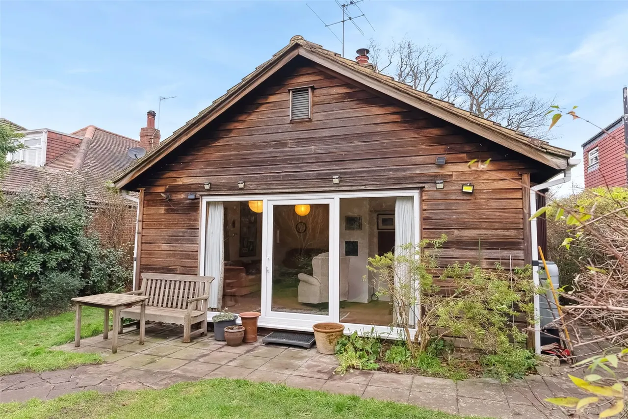 Old Farm Road, Hampton, TW12 3QT, photo 12