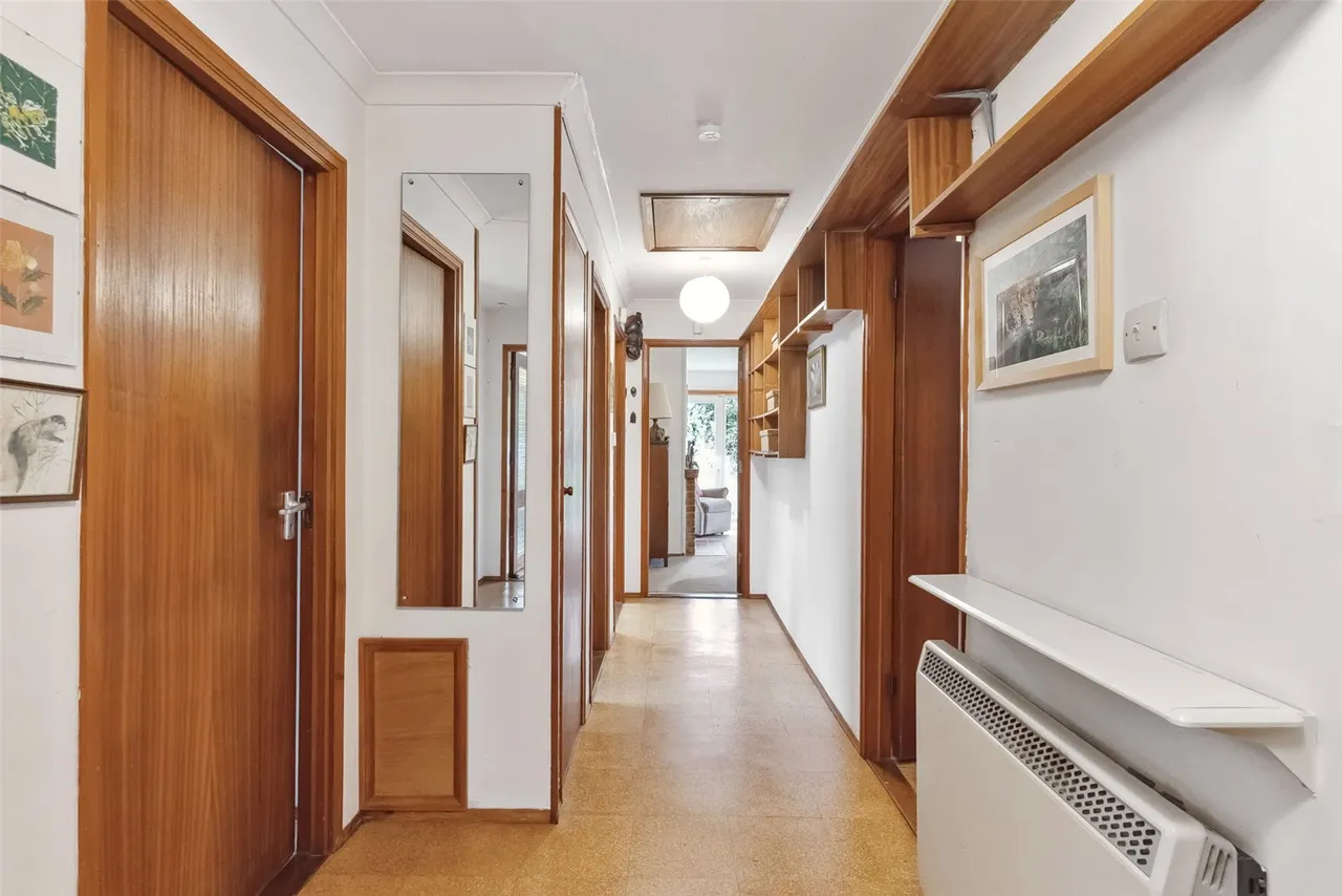 Old Farm Road, Hampton, TW12 3QT, photo 6