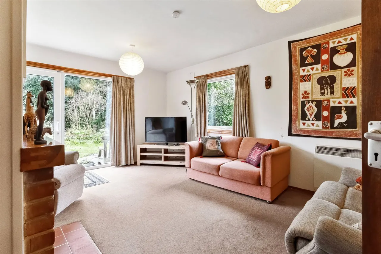 Old Farm Road, Hampton, TW12 3QT, photo 5
