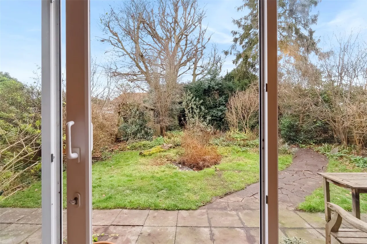 Old Farm Road, Hampton, TW12 3QT, photo 11