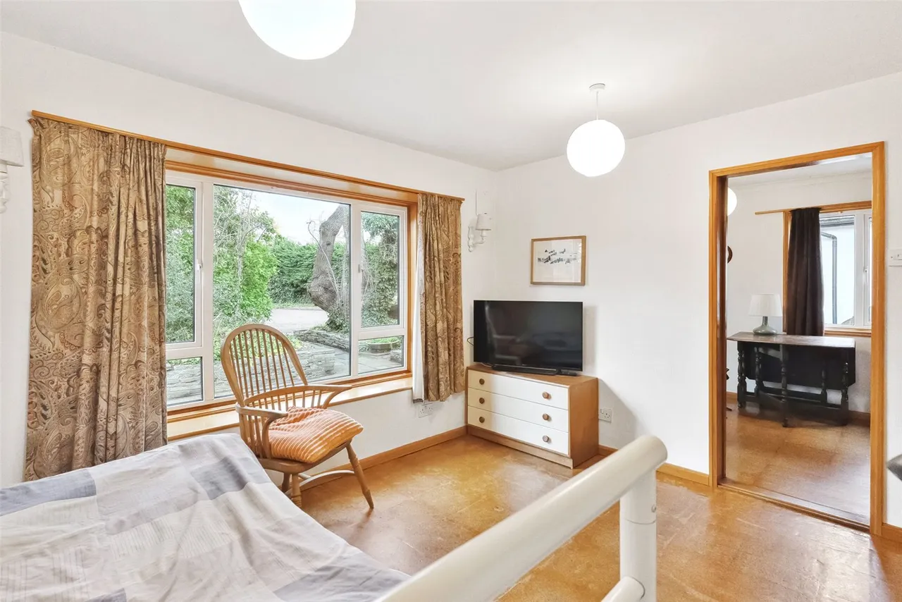 Old Farm Road, Hampton, TW12 3QT, photo 10