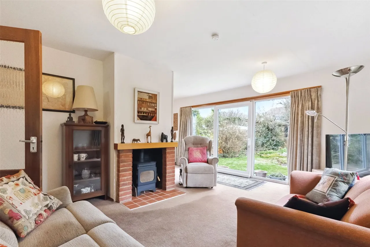 Old Farm Road, Hampton, TW12 3QT, photo 4