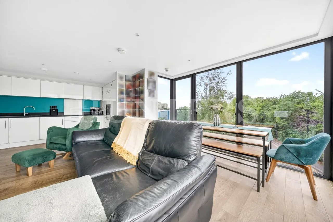 Lapwing Heights, London, N17, photo 3