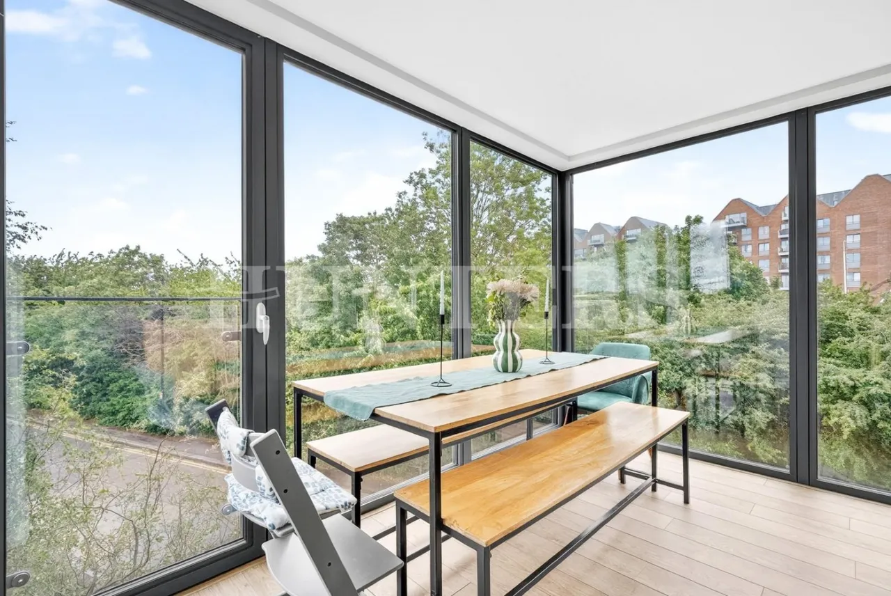 Lapwing Heights, London, N17, photo 2
