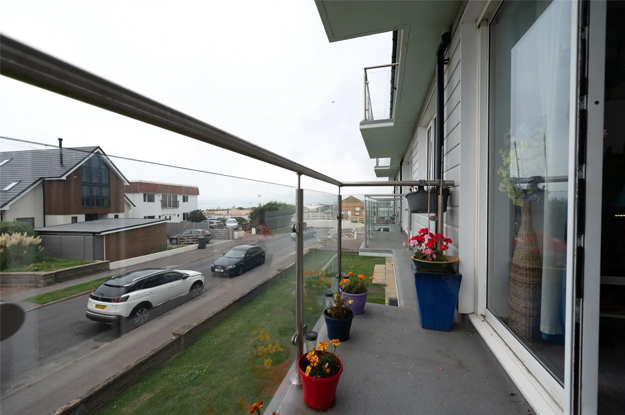 Bembridge Drive, Hayling Island, PO11, photo 7