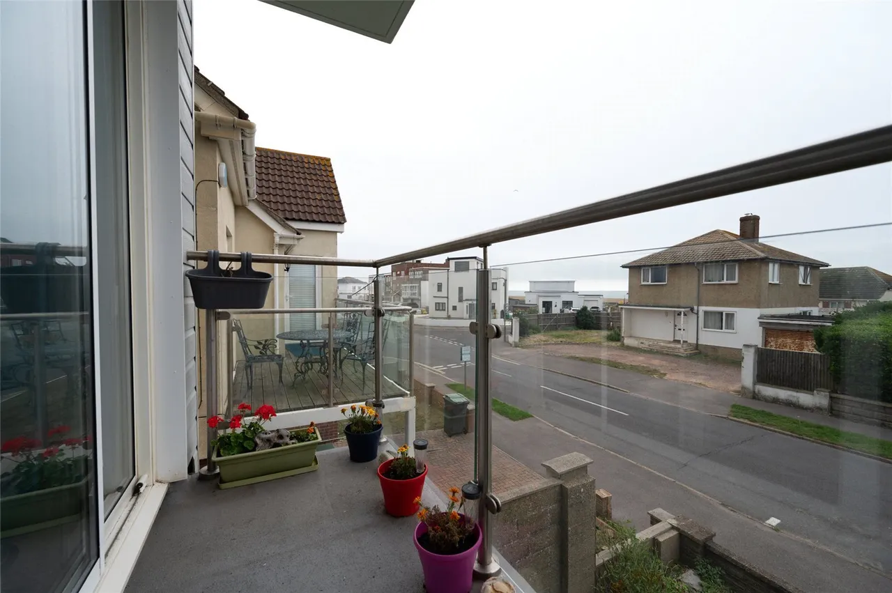 Bembridge Drive, Hayling Island, PO11, photo 13