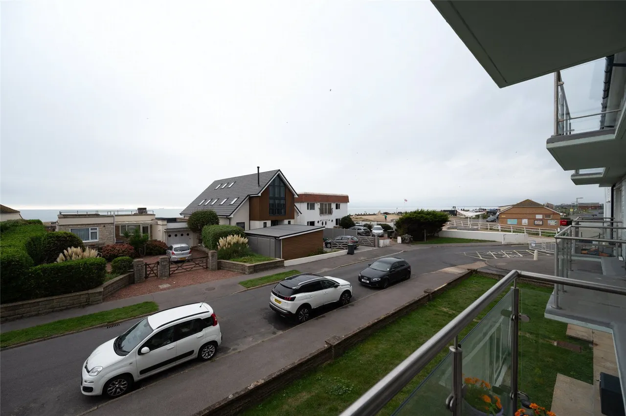 Bembridge Drive, Hayling Island, PO11, photo 6