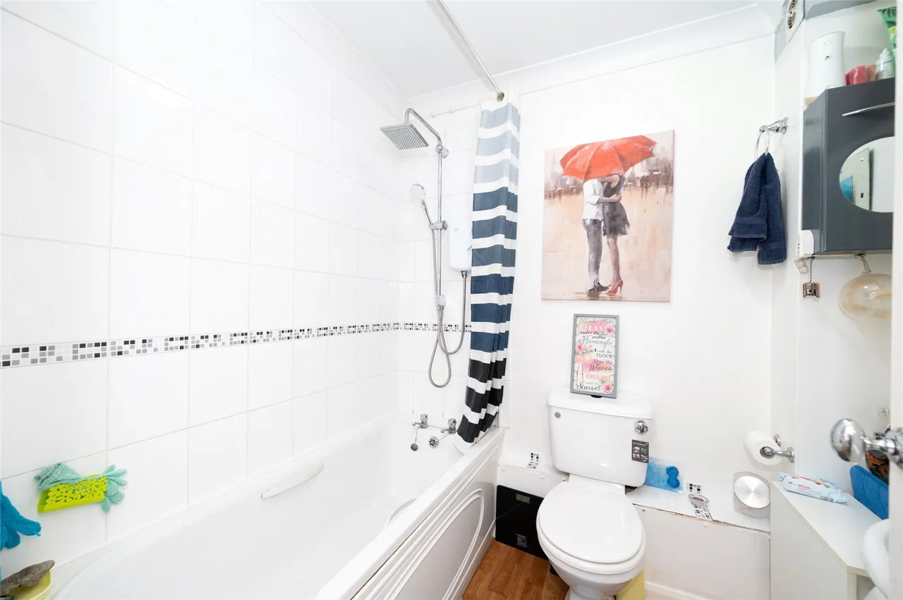 Bembridge Drive, Hayling Island, PO11, photo 11