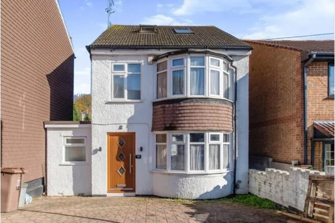 3 bed house for sale — Dongola Road, Rochester