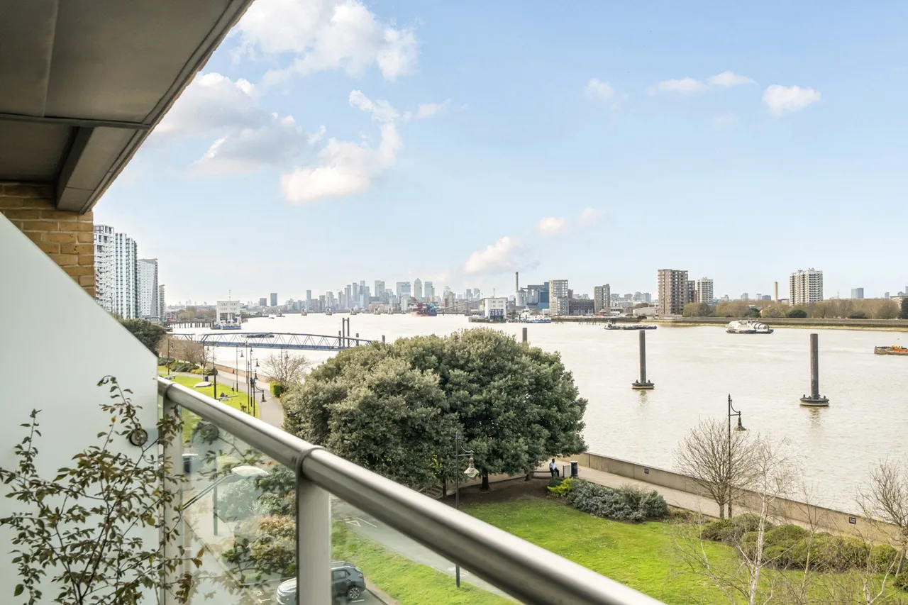 2 bed flat for sale — Argyll Road, SE18