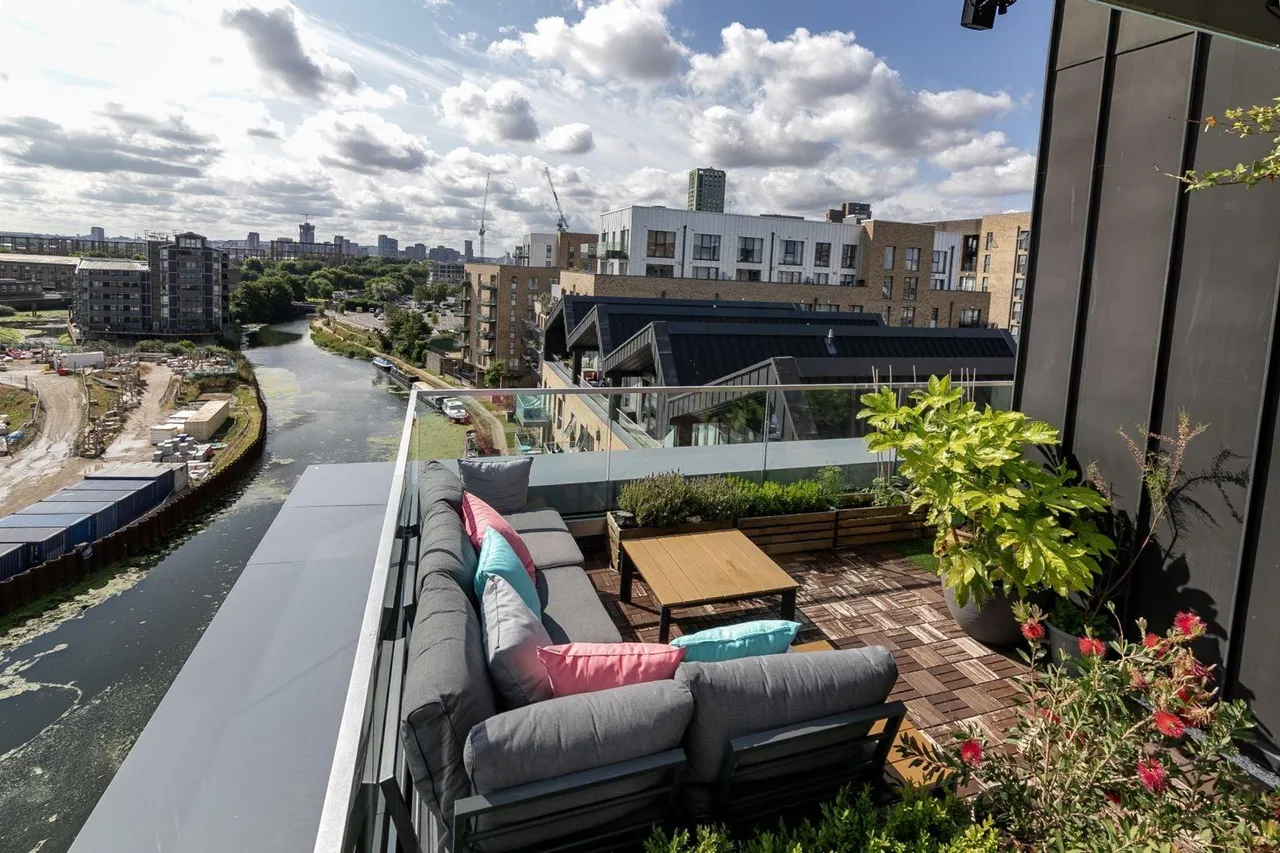Bramble Path, London, E3, photo 18