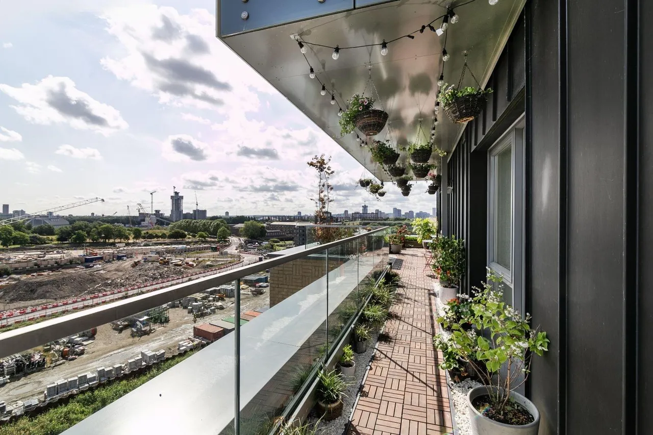 Bramble Path, London, E3, photo 20