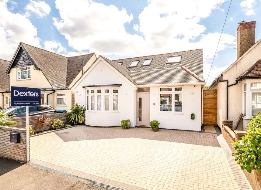 3 bed house for sale — Park Avenue, Whitton, TW3