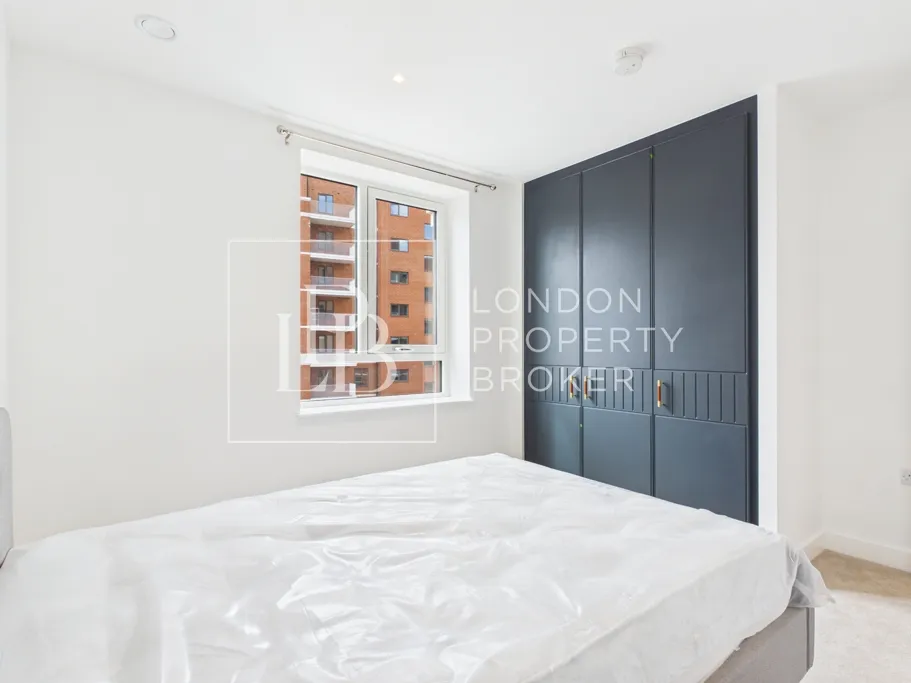 Langham Grove, London, SE28, photo 3