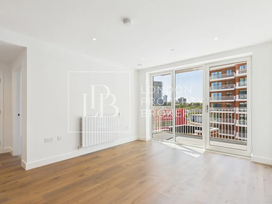 Langham Grove, London, SE28, photo 10