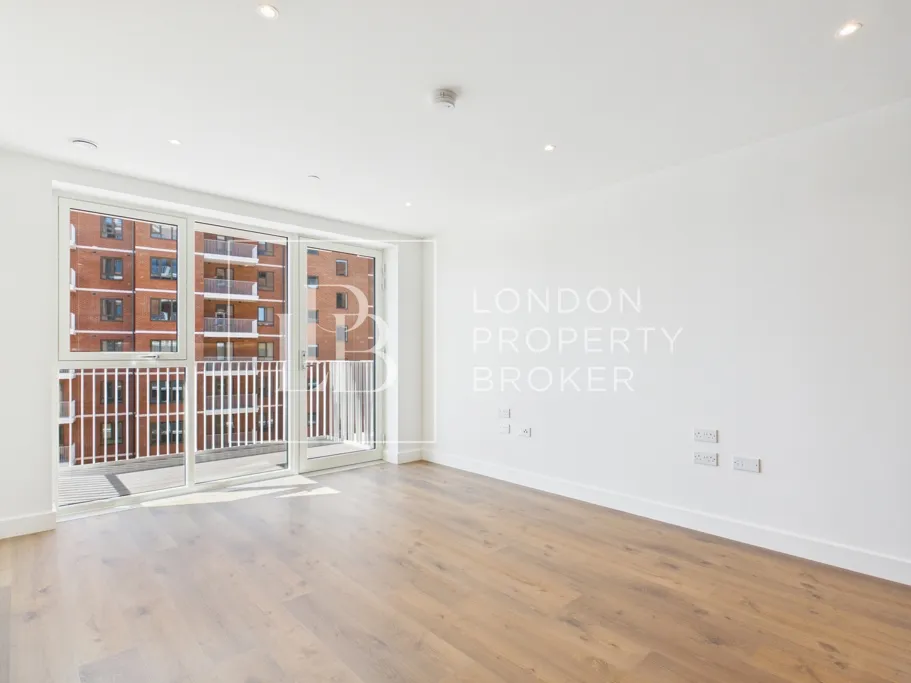 Langham Grove, London, SE28, photo 9