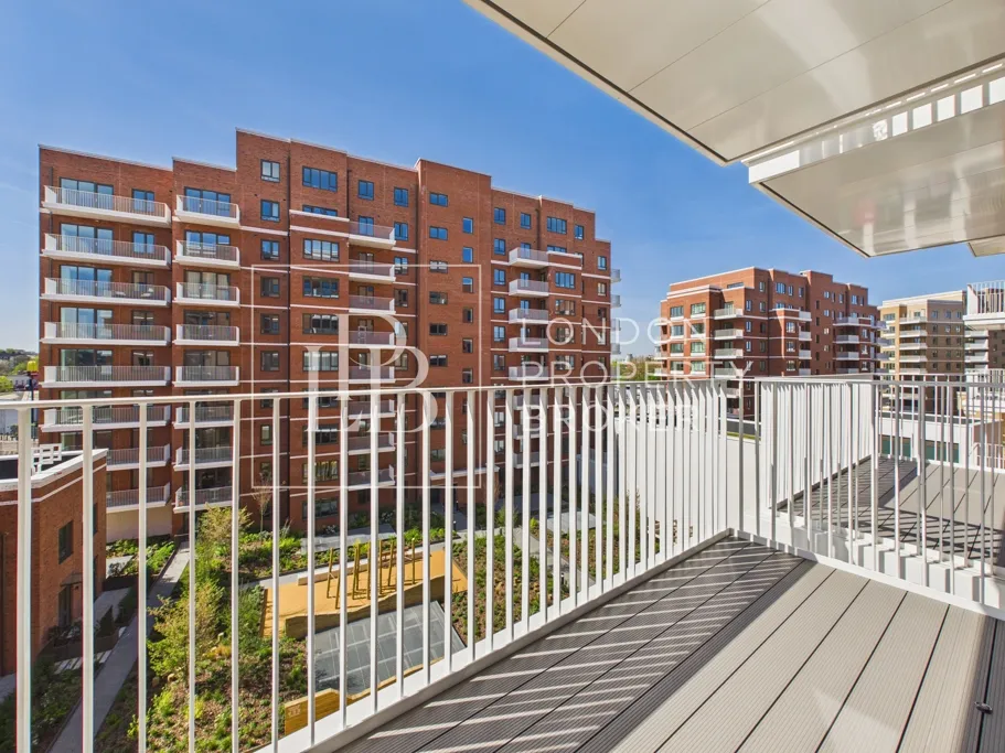 Langham Grove, London, SE28, photo 6