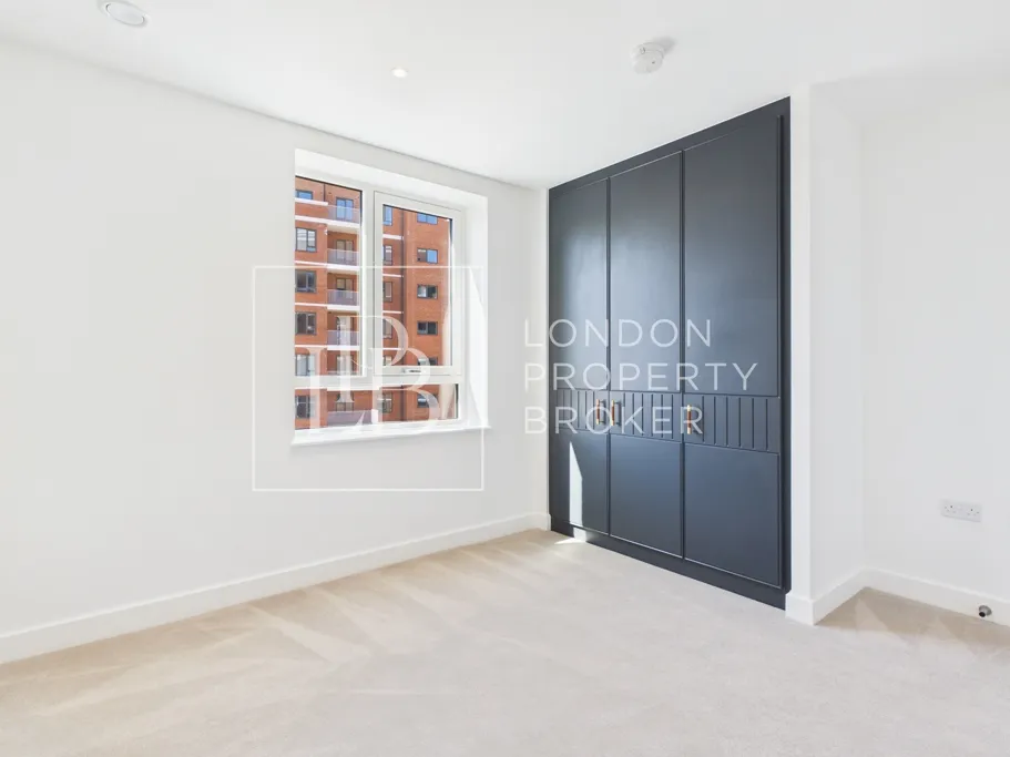 Langham Grove, London, SE28, photo 12