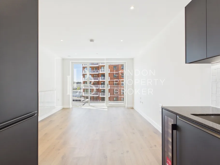 Langham Grove, London, SE28, photo 11