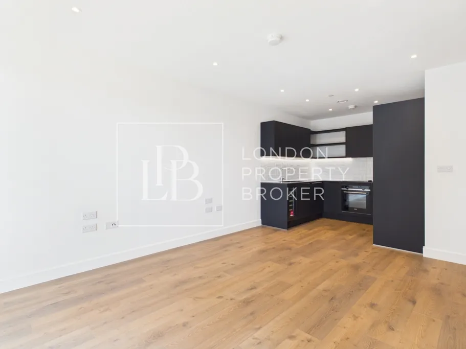 Langham Grove, London, SE28, photo 8
