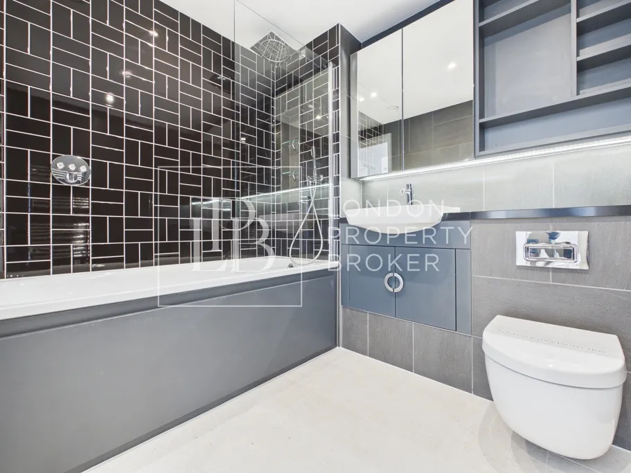 Langham Grove, London, SE28, photo 5