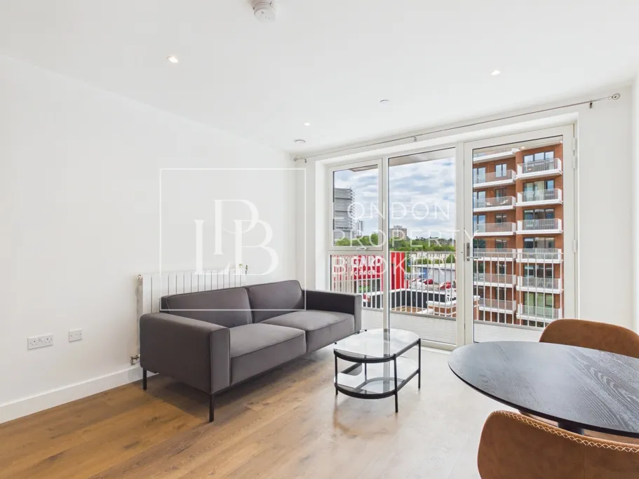 Langham Grove, London, SE28, photo 2