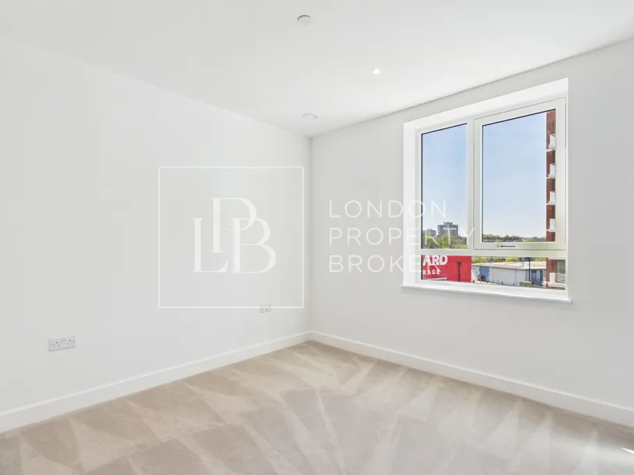 Langham Grove, London, SE28, photo 13
