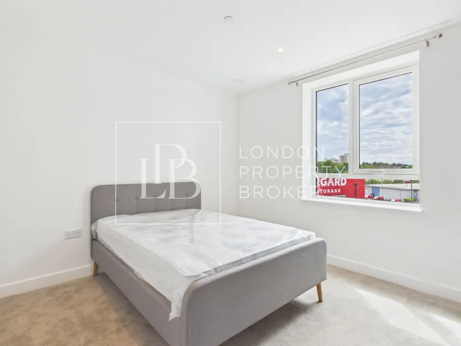 Langham Grove, London, SE28, photo 4