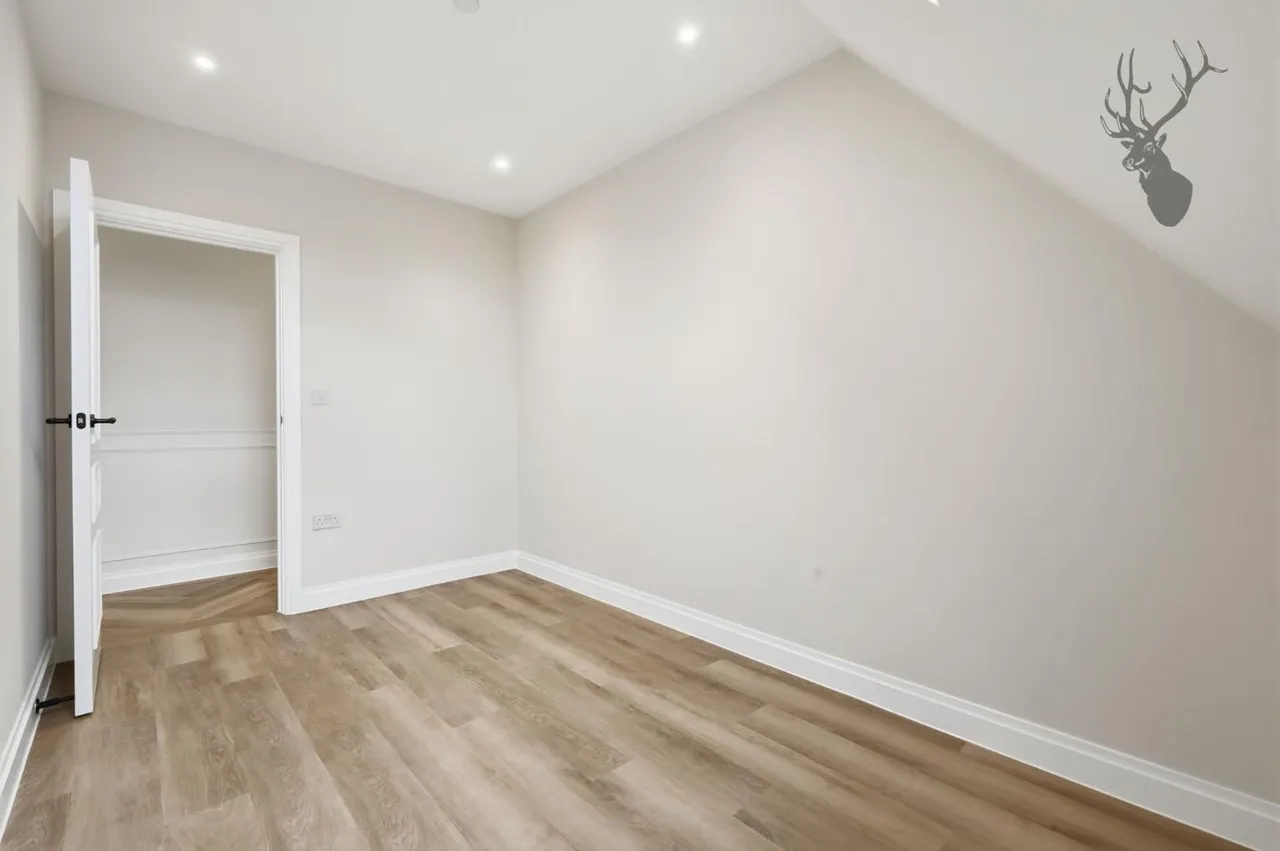 High Road, Chigwell, IG7, photo 9