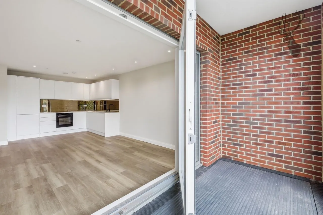 High Road, Chigwell, IG7, photo 13