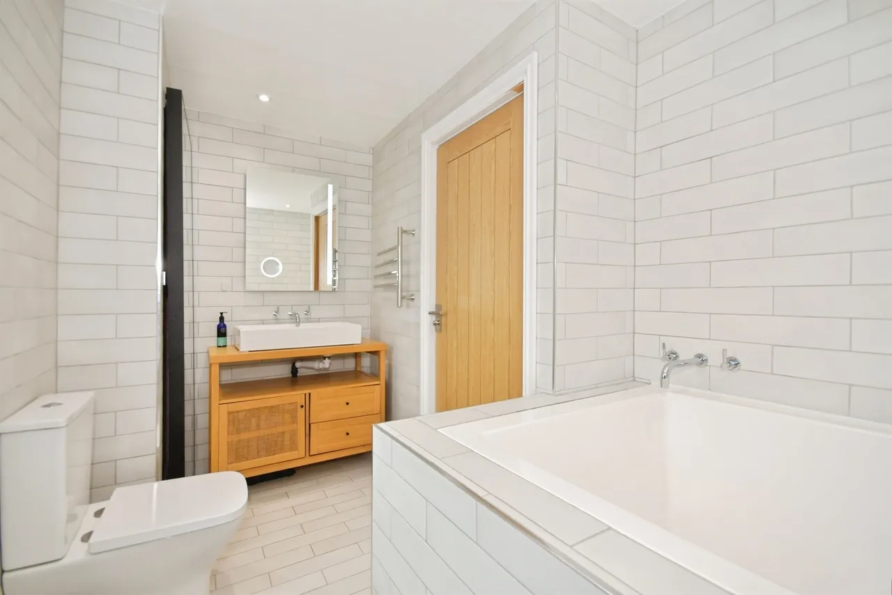 Gordon Road, Tideswell, SK17, photo 15