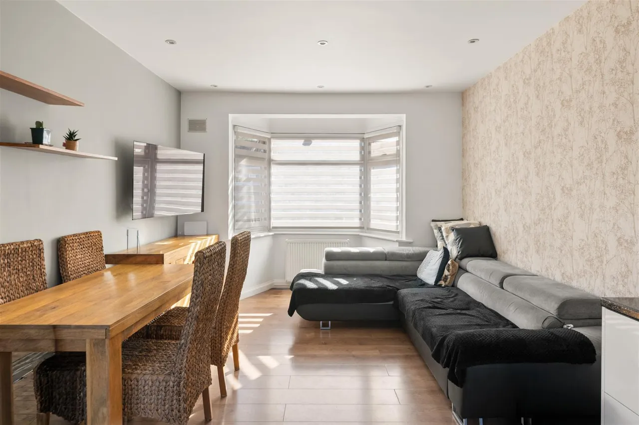 Wood End Lane, Northolt, photo 15