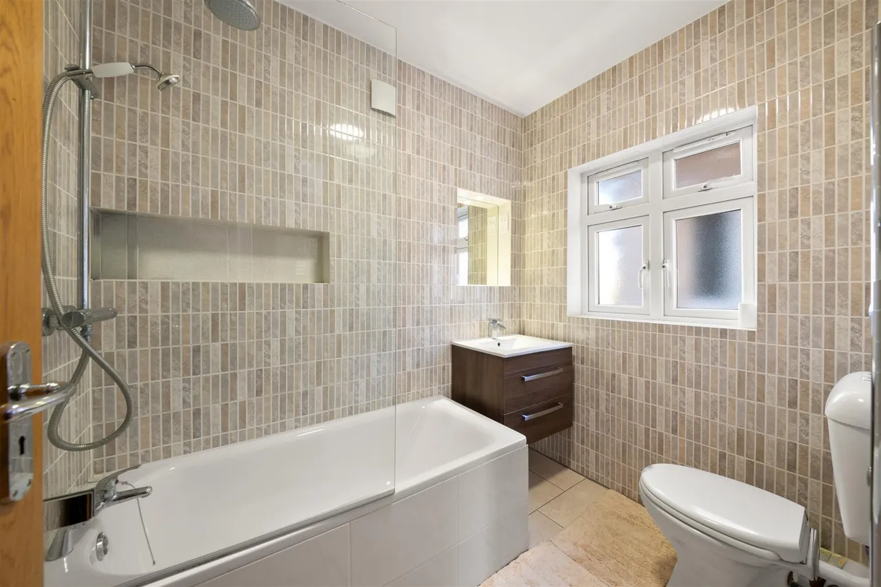 Wood End Lane, Northolt, photo 7