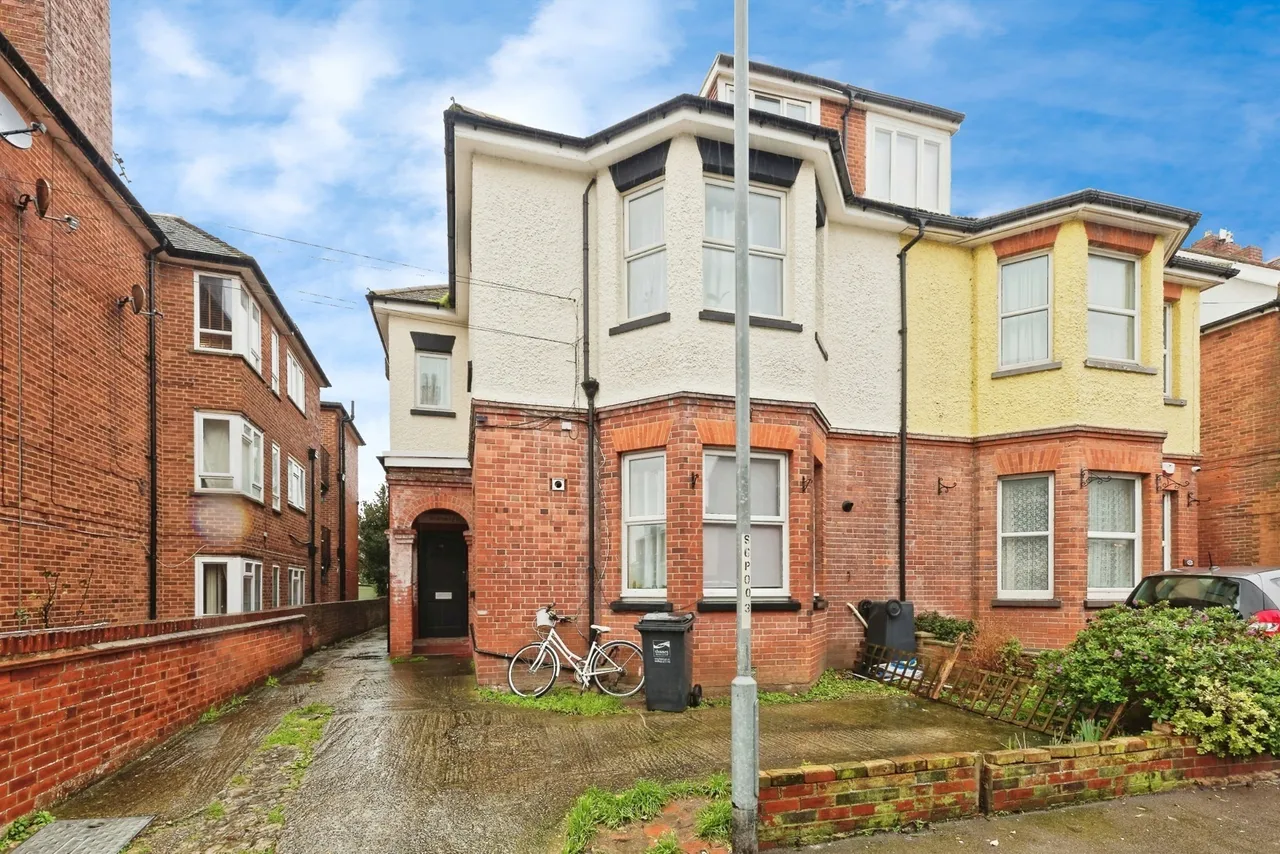 2 bed flat for sale, Surrey Road, Cliftonville, CT9
