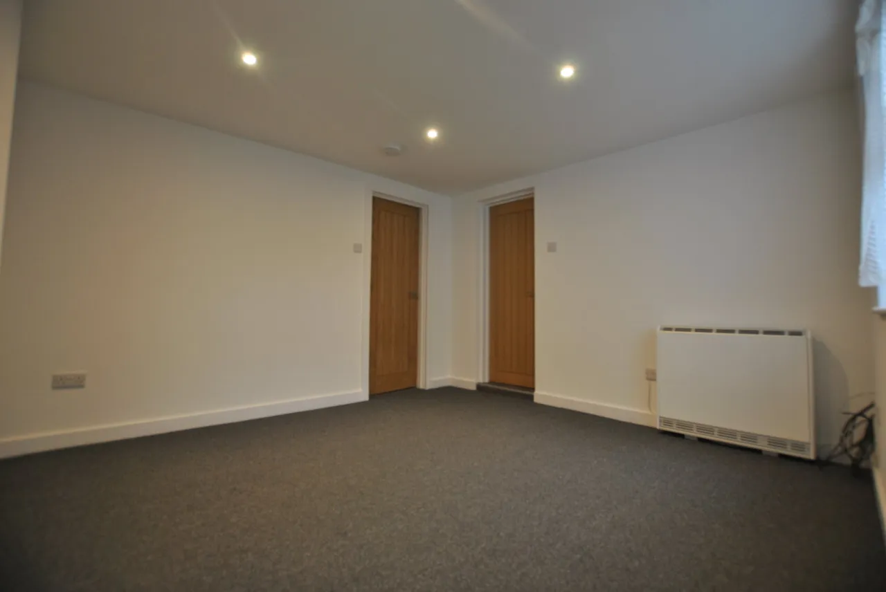 1 bed flat to rent — Albion Road, Gravesend, Kent, DA12 2SR
