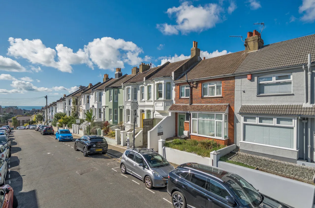 3 bed house for sale, Crescent Road, Brighton, BN2