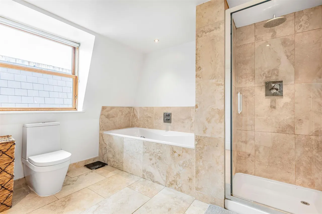 Sutherland Gardens, East Sheen, SW14, photo 5