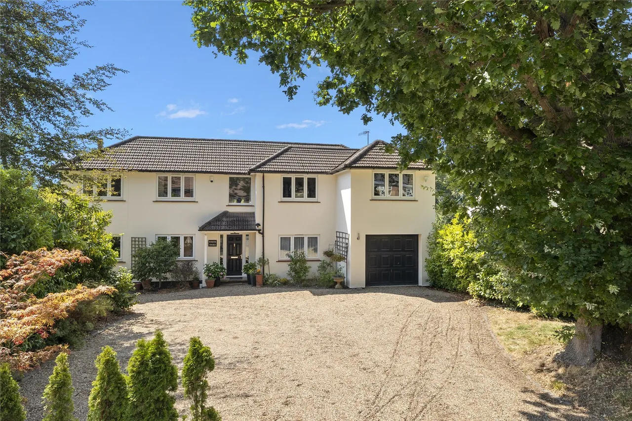 5 bed house for sale — The Fairway, Weybridge, Surrey, KT13