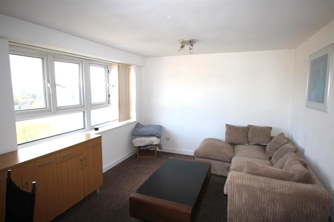 Highclere Avenue, Manchester, M7 4ZU, photo 2