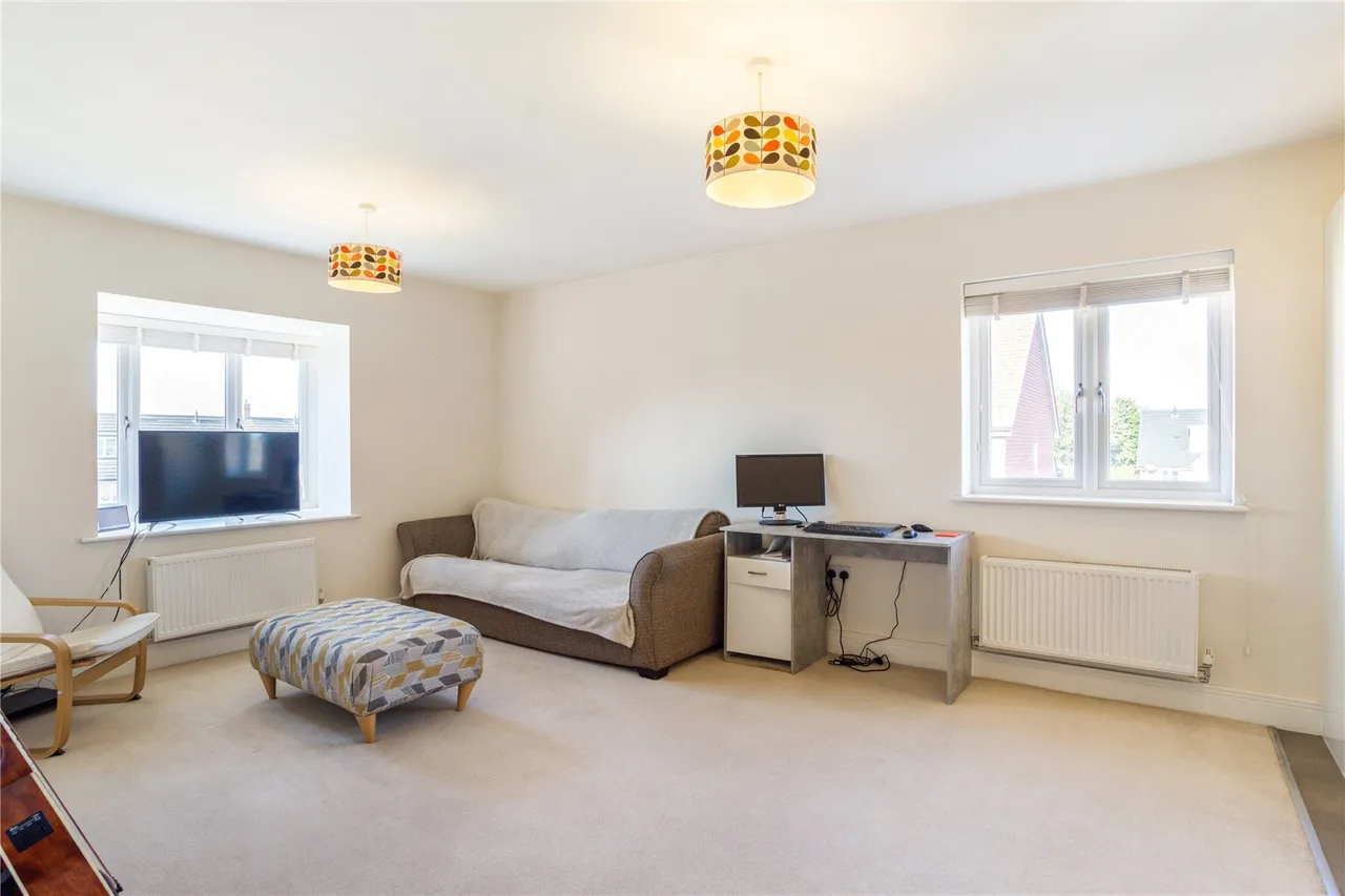 Scholars Place, Walton-on-Thames, KT12, photo 8