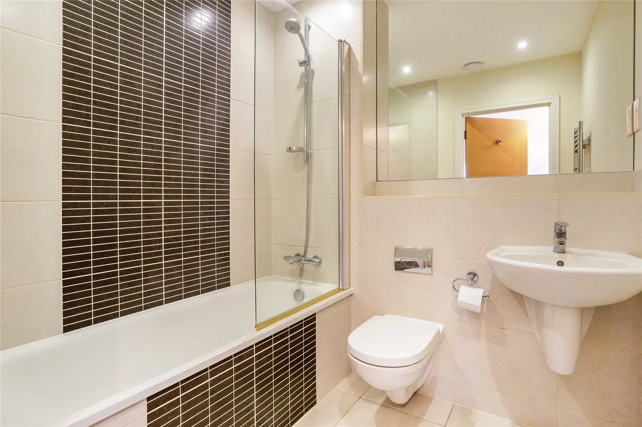 Scholars Place, Walton-on-Thames, KT12, photo 4