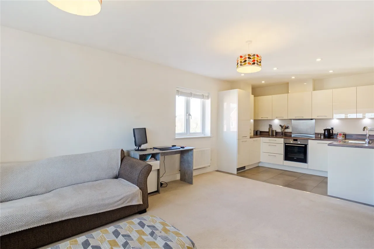 Scholars Place, Walton-on-Thames, KT12, photo 5