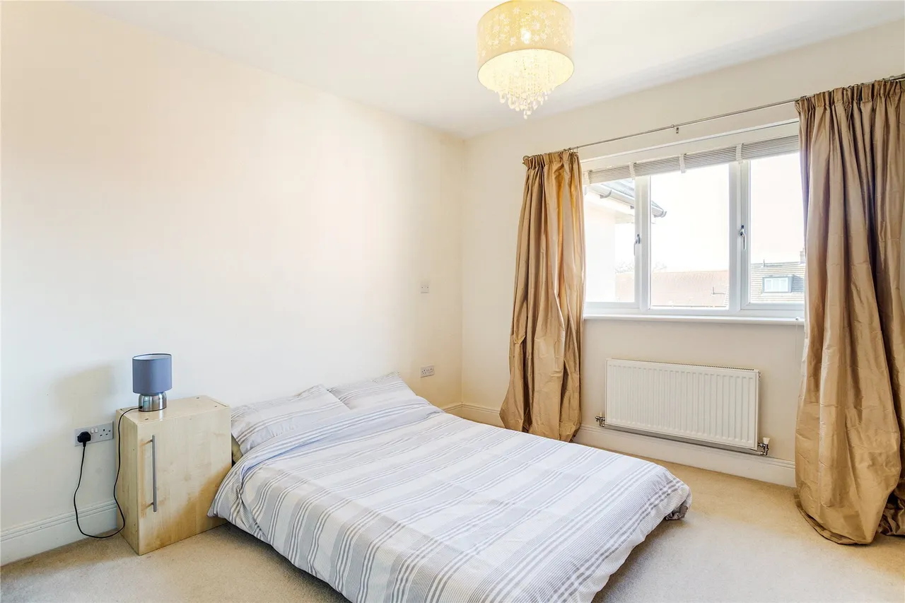 Scholars Place, Walton-on-Thames, KT12, photo 6