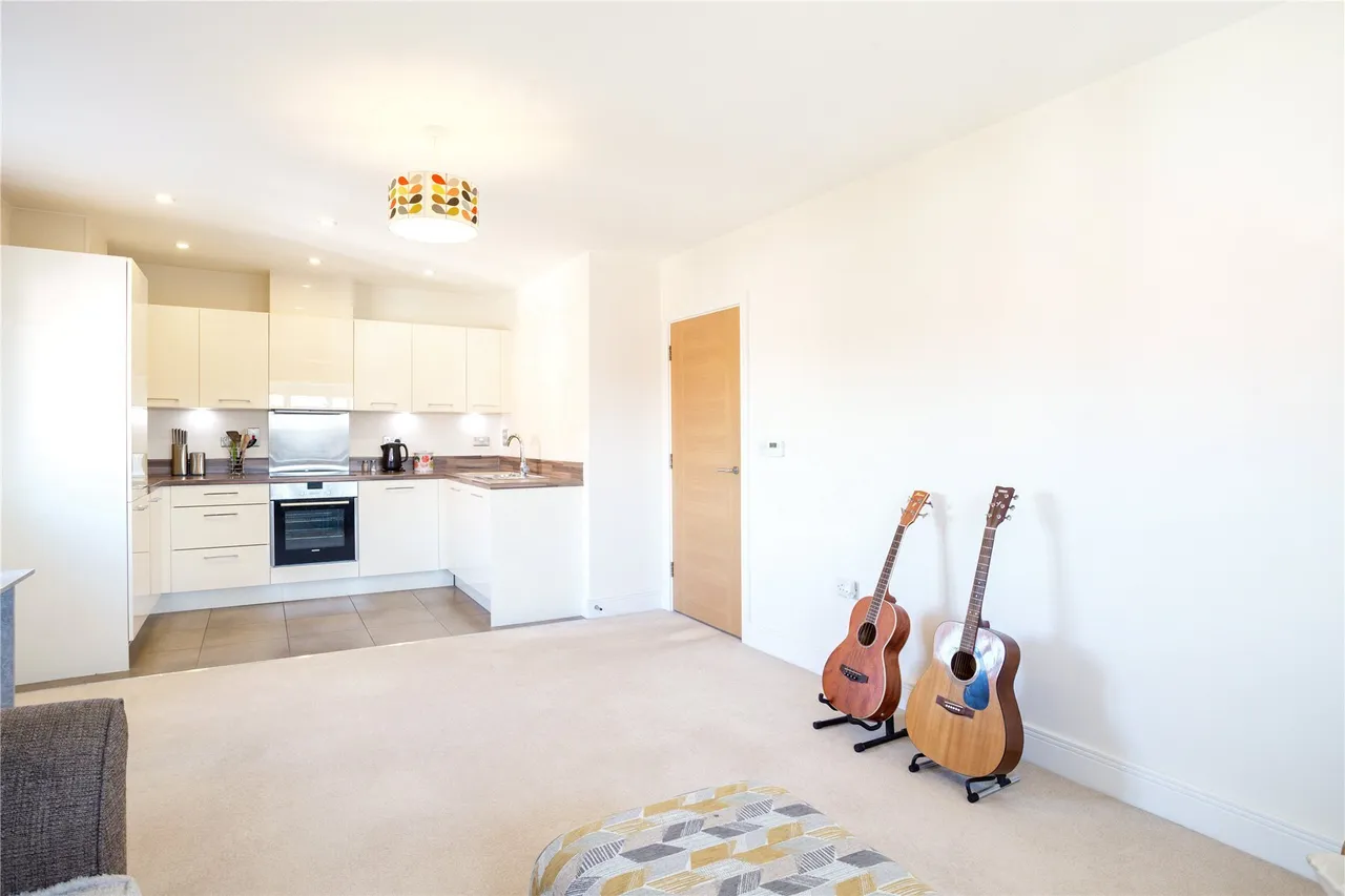 Scholars Place, Walton-on-Thames, KT12, photo 10