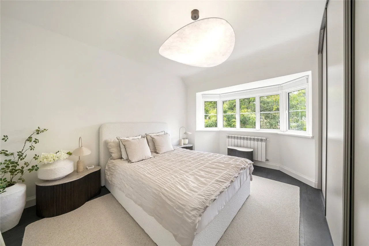 Couchmore Avenue, Esher, KT10, photo 6