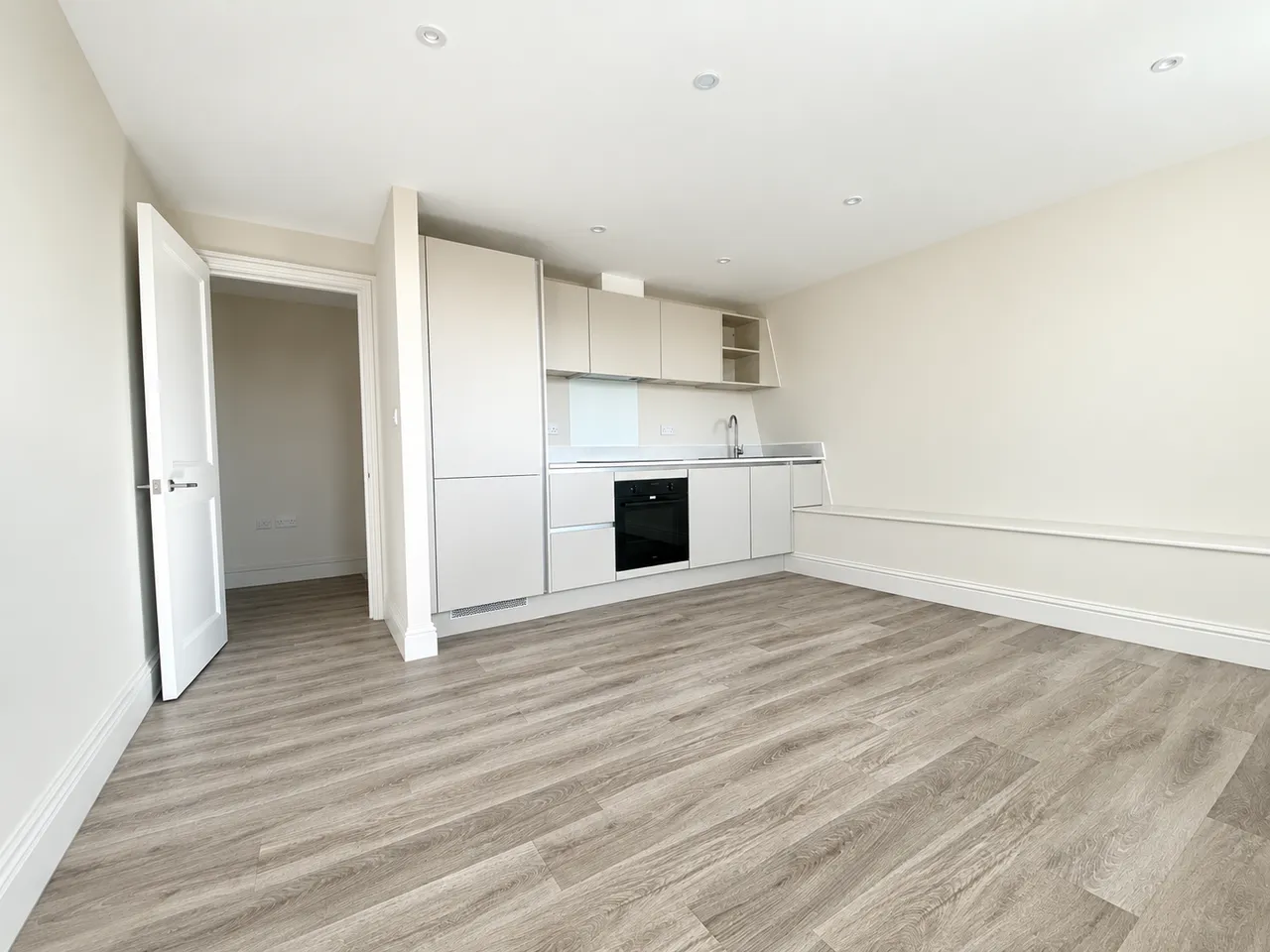 Upper Market Street, SO50, photo 2