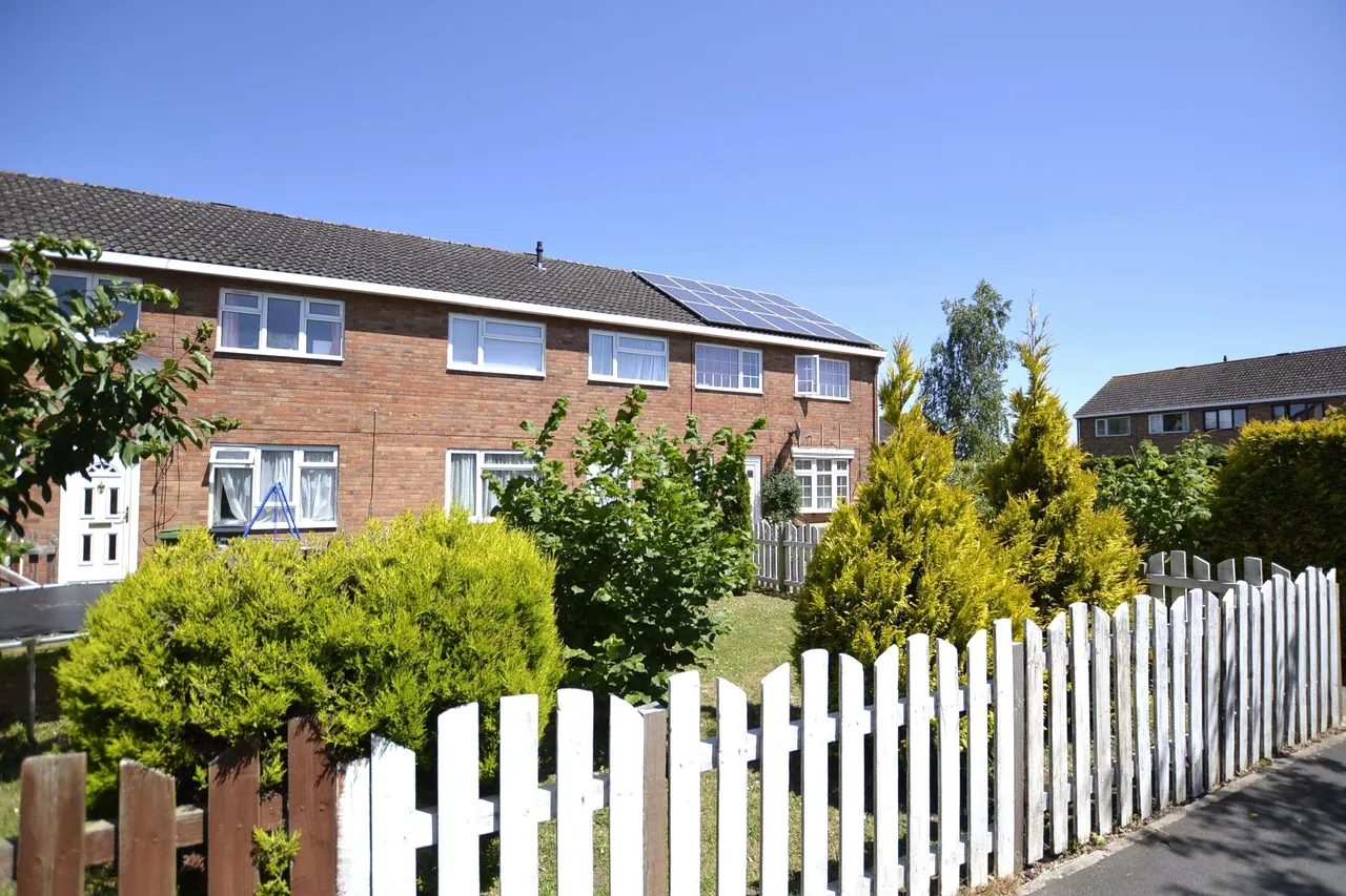 Elmgrove Estate, Gloucestershire, Hardwicke, GL2 4UJ, photo 2