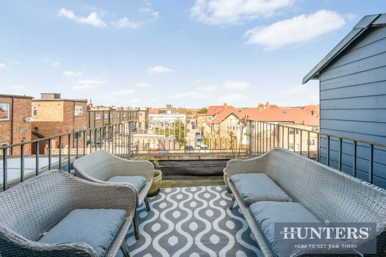 2 bed flat for sale — London Road, North Cheam